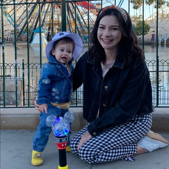 Meet your Posher, Danielle - Picture 3 of 3